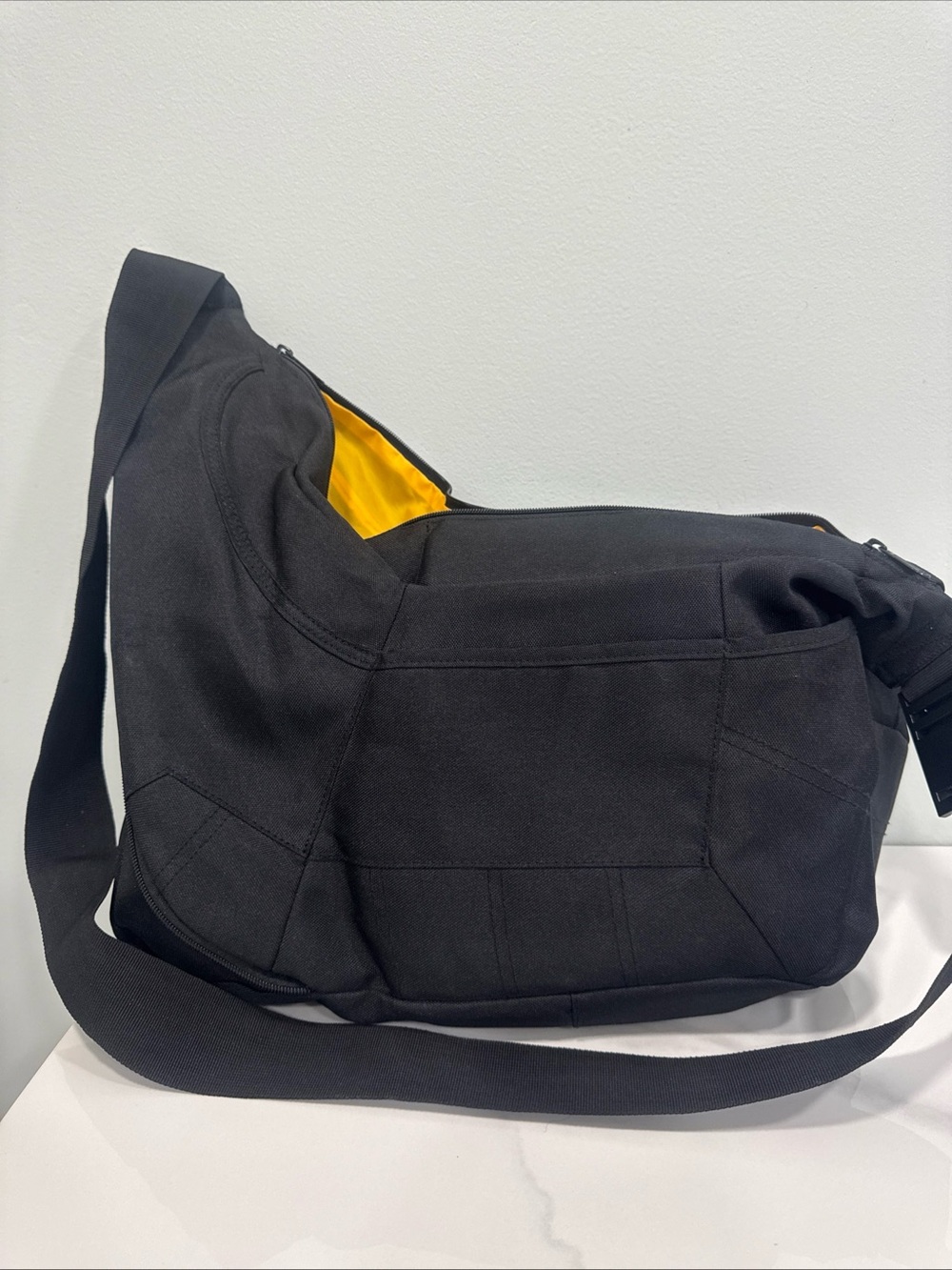 Passport Sling Camera Bag Black Unbranded, Size M Good Used Condition